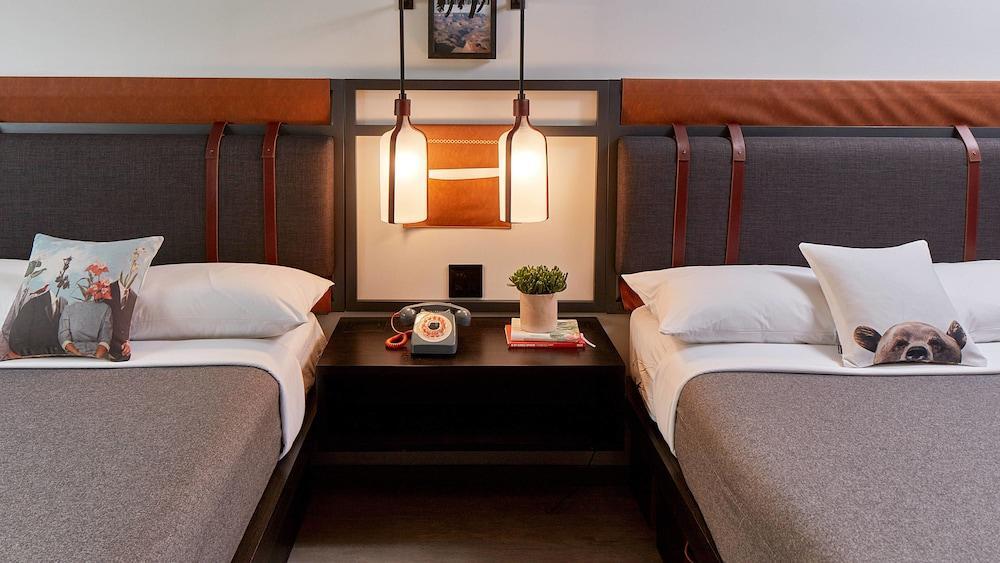 Moxy Downtown 3*