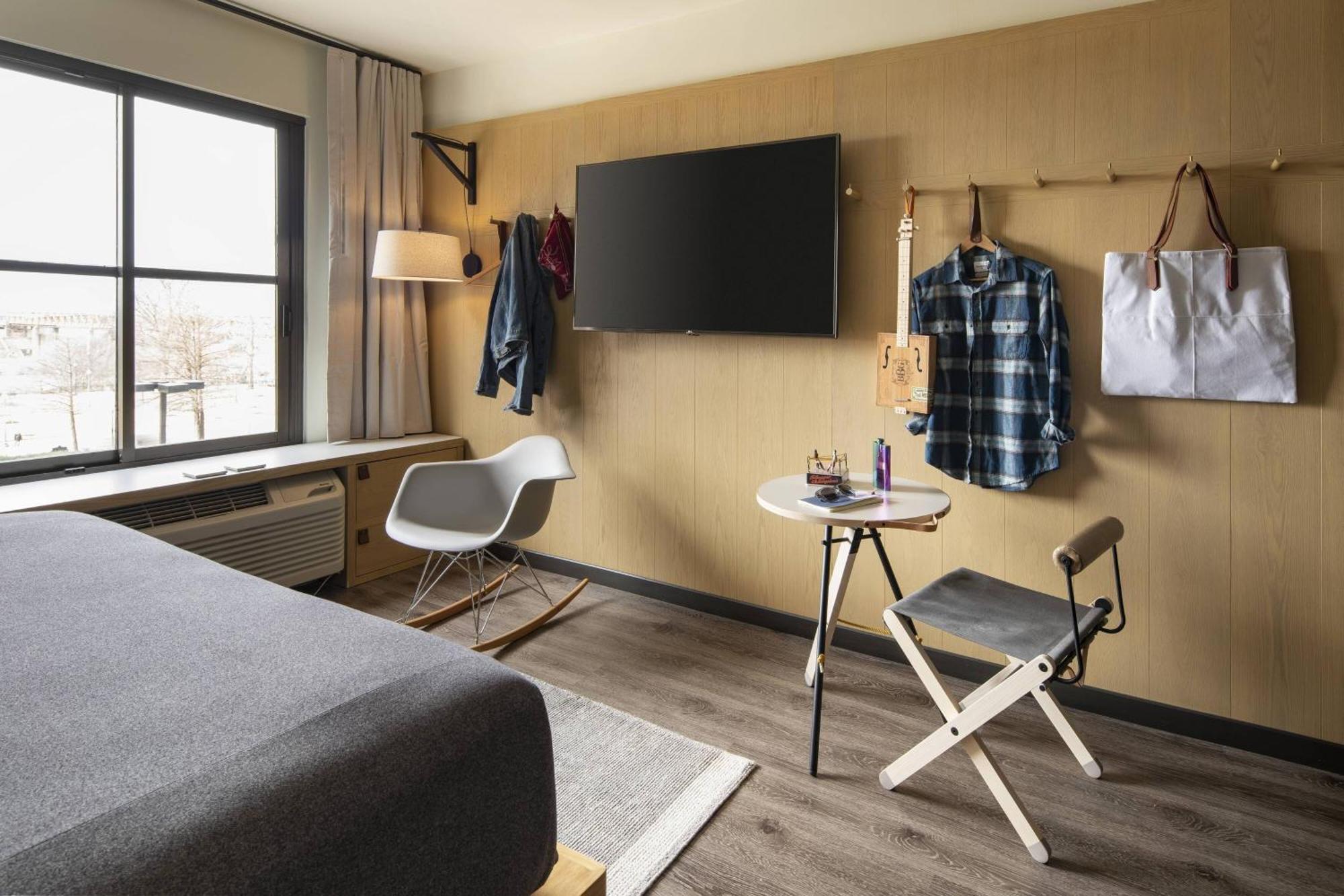 Hotel Moxy Downtown