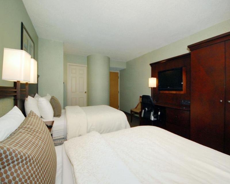 Moxy Downtown Hotel 3*